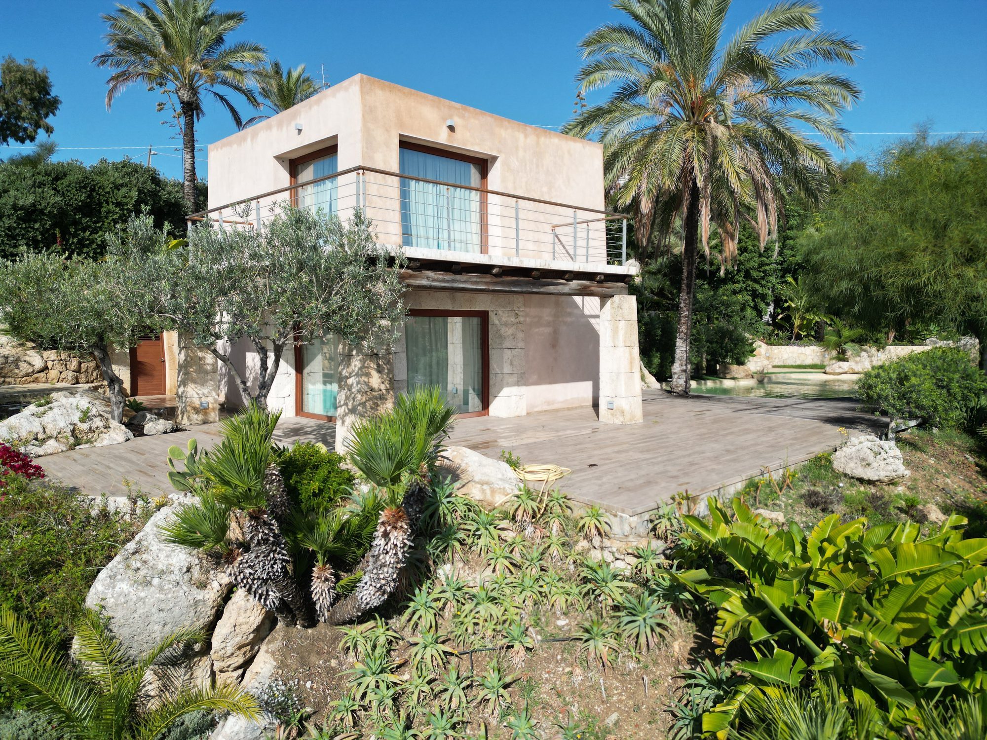 Villa Z, 3