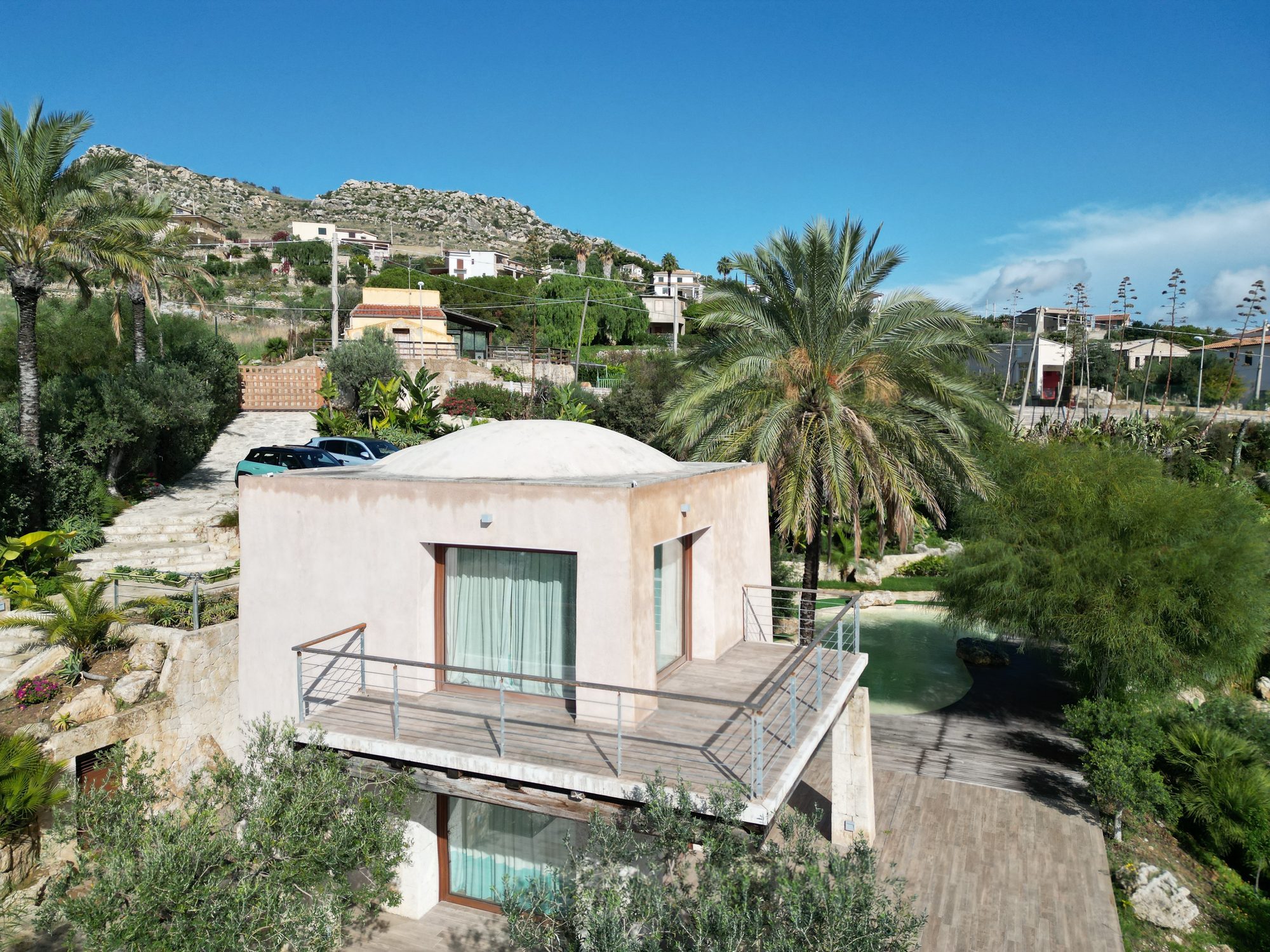Villa Z, 4
